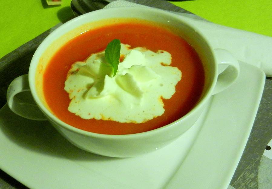 zupa-pomidorowa-z-nutka-morel-mollys-grill-poznan